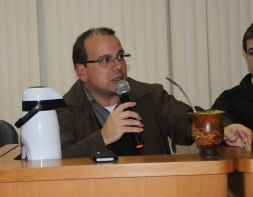 PROJETO DE RENOVAÇÃO DO CONVÊNIO DA CORSAN É RETIRADO A PEDIDO DO VER. ERROLDISNEI BORGES (PT) - Câmara de Vereadores de Canguçu