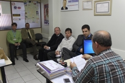GERENTES DE AGÊNCIAS BANCÁRIAS SE REÚNEM COM VER. CÉSAR MADRID (PP) PARA DISCUTIR SOBRE A SEGURANÇA NO MUNICÍPIO - Câmara de Vereadores de Canguçu