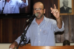 O VEREADOR CLEDEMIR GONÇALVES (PSDB) ENTROU COM REQUERIMENTO NA SESSÃO DE QUINTA (17/03) SOLICITANDO INFORMAÇÕES AO EXECUTIVO REFERENTE AS INFRAÇÕES E MULTAS DE TRÂNSITO NO MUNICÍPIO. - Câmara de Vereadores de Canguçu