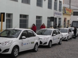 PRESIDENTE JACONDINO (PSDB) SANCIONA A LEI DO VER. ARION BRAGA (PP) QUE PROÍBE USO DE PELÍCULA DE PROTEÇÃO SOLAR EM VIDROS DE VEÍCULOS AUTOMOTORES DA PREFEITURA E DA CÂMARA DE CANGUÇU - Câmara de Vereadores de Canguçu