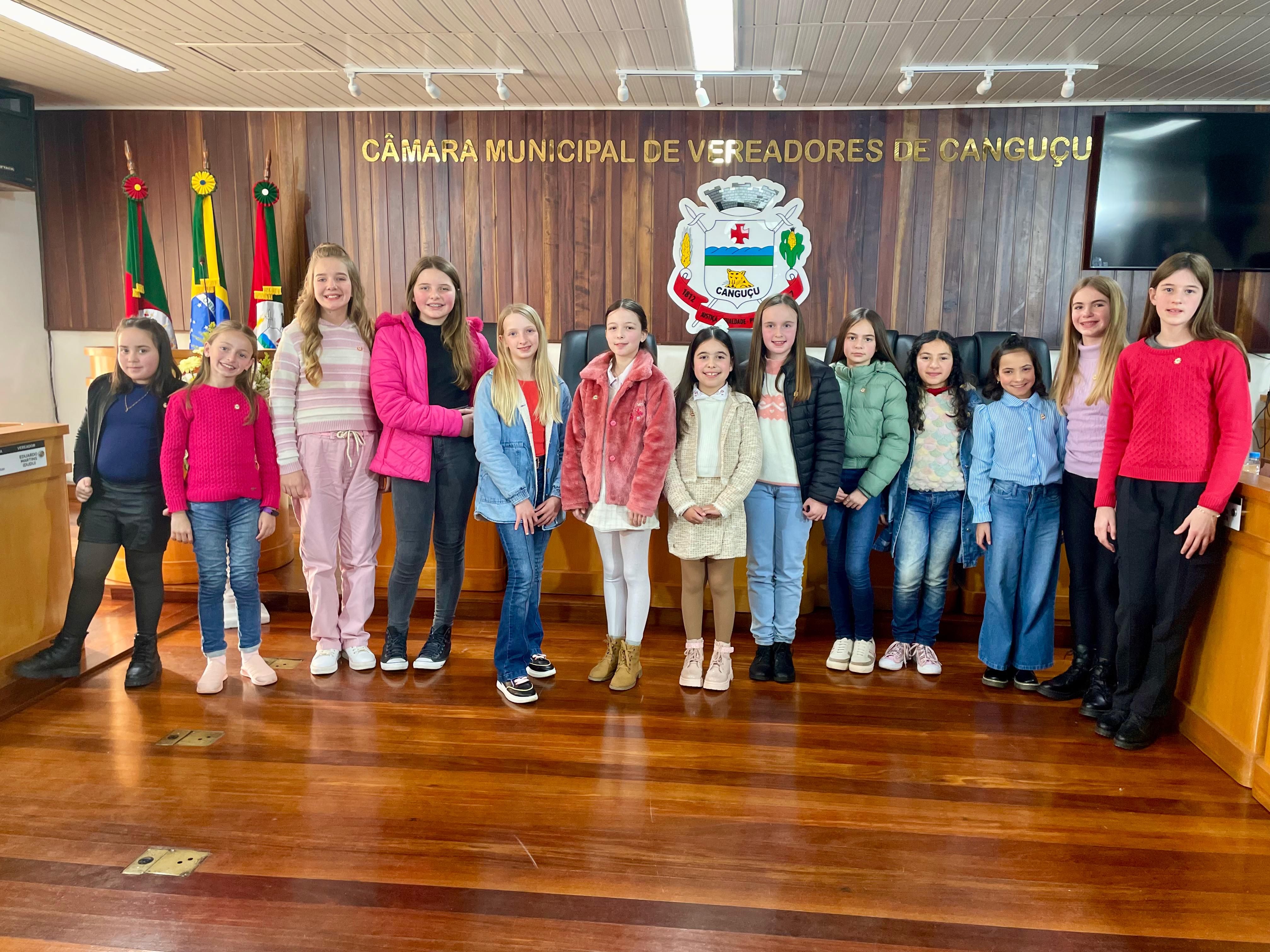 Mini Vereadoras tomam posse em Canguçu - Câmara de Vereadores de Canguçu