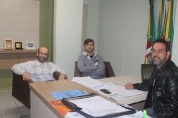Presidente da Câmara recebe Secretário municipal de educação  - Câmara de vereadores de Canguçu