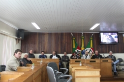 ETEC aborda sobre seu Projeto Integrar: Educando e Produzindo Alimentos, juntamente a parceria da Emater, Sindicato Rural e a Agromuller na Sessão Especial - Câmara de Vereadores de Canguçu