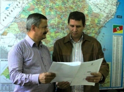VER. ARION BRAGA (PP) EM AUDIÊNCIA COM O SECRET. ESTADUAL DA AGRICULTURA ACERTA COMODATO - Câmara de Vereadores de Canguçu