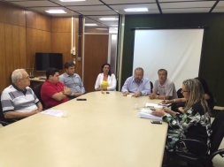VER. VINICIUS PEGORARO (PMDB) PARTICIPA DE AUDIÊNCIA NA SECRET. ESTADUAL DE SAÚDE EM PORTO ALEGRE - Câmara de Vereadores de Canguçu