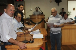 PRESIDENTE DO HOSPITAL DE CANGUÇU ENTREGA CÓPIA DO DECRETO DE EMERGÊNCIA PARA OS VEREADORES - Câmara de Vereadores de Canguçu