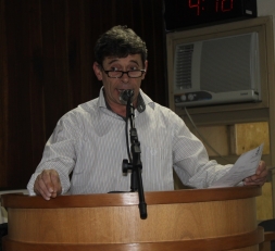 VER. RUBENS VARGAS (PP) ENTRA COM EMENDA QUE ISENTA AS PESSOAS QUE POSSUEM O CADASTRO ÚNICO DA ASSISTÊNCIA SOCIAL DE PAGAMENTO AS OBRAS PÚBLICAS DE PAVIMENTAÇÃO - Câmara de Vereadores de Canguçu