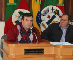 SECRETARIO CLEIDER MENEGONI DA SECRETARIA DO DESENVOLVIMENTO RURAL ESTEVE NA CÂMARA - Câmara de Vereadores de Canguçu