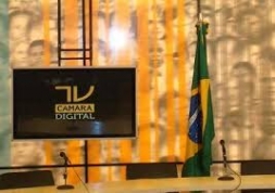PRESIDENTE RODNEI JACONDINO (PSDB) ASSINA ACORDO DE COOPERAÇÃO PARA IMPLANTAÇÃO DA REDE LEGISLATIVA DE TV DIGITAL - Câmara de Vereadores de Canguçu