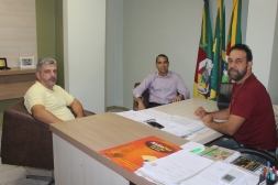 PASTOR DA IGREJA UNIVERSAL VISITA CÂMARA DE VEREADORES - Câmara de vereadores de Canguçu