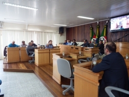 SESSÃO ORDINÁRIA DO DIA 07/05/2015 - Câmara de Vereadores de Canguçu
