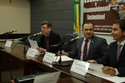 COMISSÃO DE ECONOMIA, DESENVOLVIMENTO SUSTENTÁVEL E DO TURISMO DA ASSEMBLÉIA LEGISLATIVA DO ESTADO REALIZA AUDIÊNCIA NESTA SEGUNDA (25/05) EM CANGUÇU - Câmara de Vereadores de Canguçu