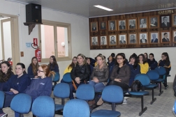 Estudantes do 7°, 8° e 9° ano do C.F.N.S.A. juntamente aos professores acompanharam a Sessão Ordinária de 29 de agosto - Câmara de vereadores de Canguçu