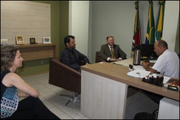 PRESIDENTE DA CASA RECEBE VISITA DO SUPERINTENDENTE, GERENTE E REPRESENTANTE DA CAIXA - Câmara de Vereadores de Canguçu