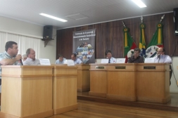 AUDIÊNCIA PÚBLICA SOBRE A DUPLICAÇÃO DA BR 392 TRAZ REPRESENTANTES DA COMISSÃO DE ECONOMIA, DESENVOLVIMENTO SUSTENTÁVEL E DO TURISMO DA ASSEMBLEIA LEGISLATIVA - Câmara de Vereadores de Canguçu