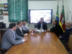 VER. CÉSAR MADRI (PP) ESTEVE NA CAPITAL DO ESTADO EM AUDIÊNCIA NA SECRET. ESTADUAL DE AGRICULTURA - Câmara de Vereadores de Canguçu