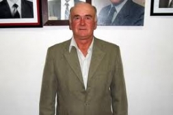 SUPLENTE SILVIO NEUTZLING (PMDB) ASSUME CADEIRA DO VER. VINICIUS PEGORARO(PMDB) - Câmara de Vereadores de Canguçu