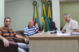 PRODUTORES RURAIS PEDEM AUXÍLIO AO PRESIDENTE DA CÂMARA NO SENTIDO  DE AÇÕES PARA COIBIR O ABIGEATO EM NOSSO MUNICIPIO. - Câmara de vereadores de Canguçu