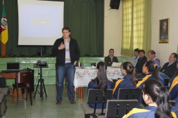 Programa Legislativo na Sala promoveu debate no Colégio Nossa Senhora aparecida e na ETEC - Câmara de vereadores de Canguçu