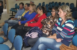 COMISSÃO DA ESCOLA ESTADUAL ZÓTICO SOARES ESTEVE NA CÂMARA NA SESSÃO ORDINARIA DE QUINTA (03/12) - Câmara de Vereadores de Canguçu