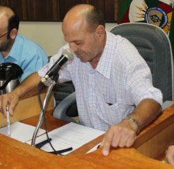 PRESIDENTE DA CÂMARA VER. BIGICO (PP) VAI SUGERIR AOS VEREADORES AUMENTO SOMENTE AOS SERVIDORES EFETIVOS DA CASA. - Câmara de Vereadores de Canguçu