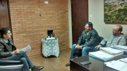 VER. FININHO (PSDB) CONVERSA COM O PREFEITO PARA QUE FAÇA A COLOCAÇÃO DE UM PONTILHÃO NA PROPRIEDADE DO SENHOR DANILO KOLLER - Câmara de Vereadores de Canguçu