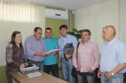 GRUPO AMIGOS ACANGUAÇU ENTREGAM AS ASSINATURAS DO PROJETO “MAIS CANGUÇU” PARA O PRESIDENTE RODNEI JACONDINO (PSDB) - Câmara de Vereadores de Canguçu