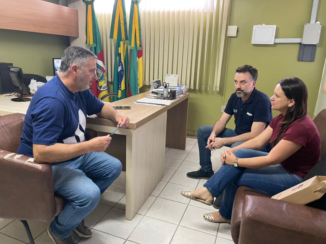 Câmara Municipal recebe visita de representantes da CEEE Equatorial - Câmara de Vereadores de Canguçu