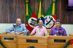 MESA DIRETORA DA CÂMARA É ESCOLHIDA E VER. BIGICO (PP) É ELEITO O NOVO PRESIDENTE DE 2016 - Câmara de Vereadores de Canguçu