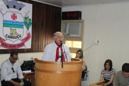 Teixeirinha recebe troféu na Assembleia Legislativa - Câmara de vereadores de Canguçu