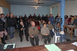 CÂMARA REALIZOU  A 4ª AUDIÊNCIA PÚBLICA NO BAIRRO VILA NOVA PARA OUVIR OS MORADORES A RESPEITO DA RENOVAÇÃO DO CONVÊNIO PREFEITURA COM A CORSAN - Câmara de vereadores de Canguçu