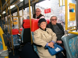 A LEI QUE REVOGA A ISENÇÃO DO PAGAMENTO DE TARIFAS DE TRANSPORTE COLETIVO PARA APOSENTADOS E PENSIONISTAS ACIMA DE SESSENTA (60) ANOS É APROVADA PELA MAIORIA DOS VEREADORES - Câmara de Vereadores de Canguçu