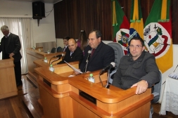 SESSÃO ORDINÁRIA DESTA SEGUNDA-FEIRA (10/08/15) - Câmara de Vereadores de Canguçu