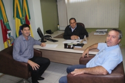 GERENTE DE PRODUÇÃO AGRÍCOLA DA SOUZA CRUZ VISITA O PRESIDENTE DA CÂMARA - Câmara de Vereadores de Canguçu