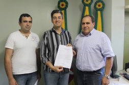 PRESIDENTE RODNEI JACONDINO (PSDB) REPASSA 300 MIL REAIS PARA O PREFEITO MUNICIPAL EFETUAR O PAGAMENTO DOS FUNCIONÁRIOS PÚBLICOS MUNICIPAIS - Câmara de Vereadores de Canguçu