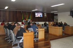 Informe: A Sessão de segunda (11/07) será realizada às 18:00h - Câmara de vereadores de Canguçu