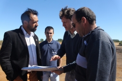 PRESIDENTE DA CÂMARA AUXILIA EM PROJETO DA COOPERATIVA UNIÃO - Câmara de vereadores de Canguçu