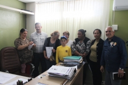 PRESIDENTE DA CÂMARA RECEBE COMISSÃO DE MÃES DA ESCOLA HENRIQUE GERMANO BROCKMANN - Câmara de vereadores de Canguçu