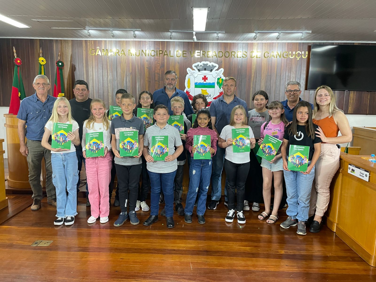 Câmara realiza Sessão Especial com mini autoridades de 2023 - Câmara de vereadores de Canguçu
