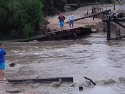 VEREADOR GILBERTO DEGAR (PMDB) SOLICITA SERVIÇOS DE MELHORIA NA PONTE QUE LIGA CANGUÇU A SÃO LOURENÇO, LOCALIZADA NA COLÔNIA PALMA - Câmara de Vereadores de Canguçu