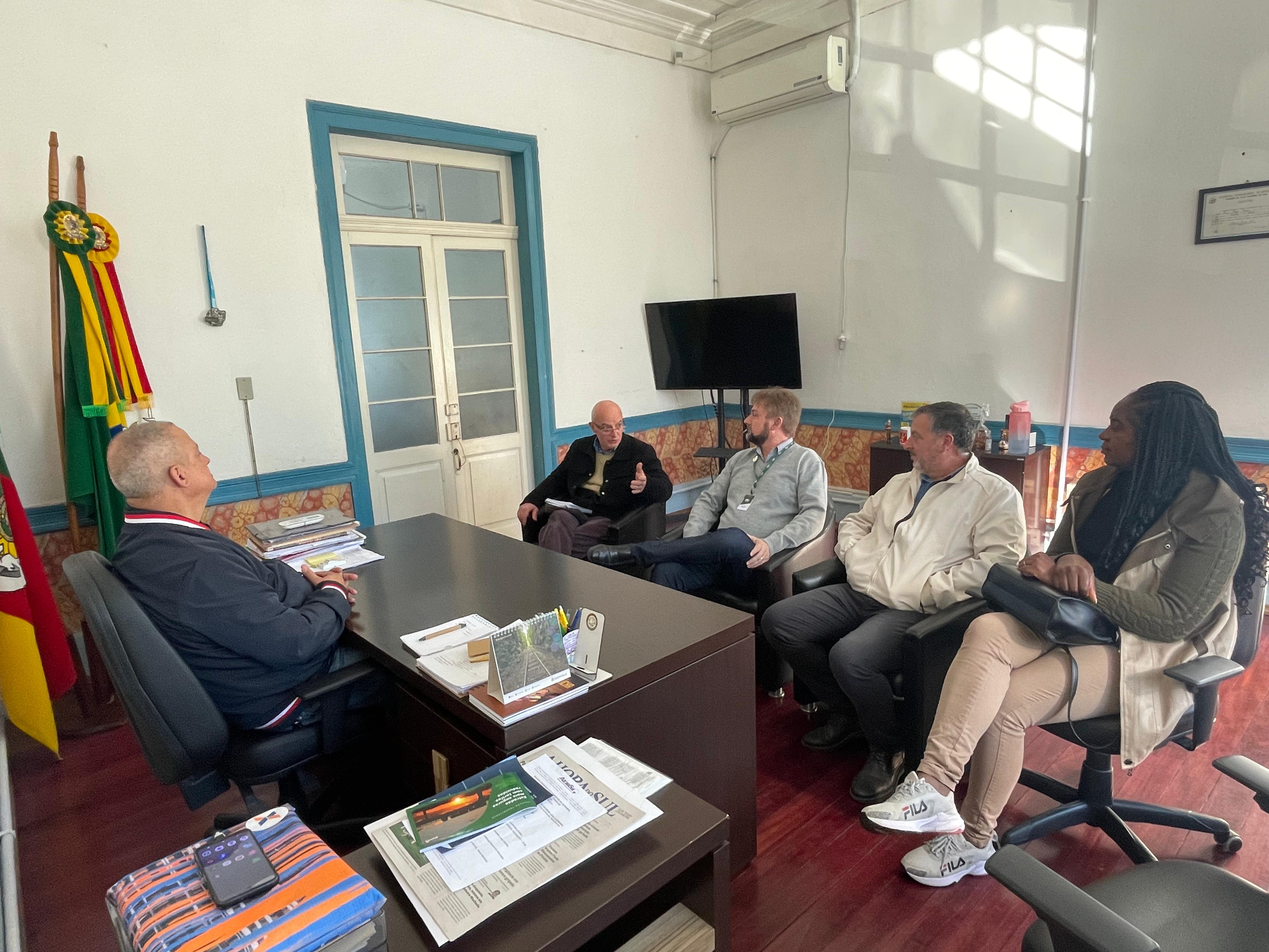 Câmara Municipal participa de reunião com comerciantes sobre mudanças no trânsito de Canguçu - Câmara de Vereadores de Canguçu