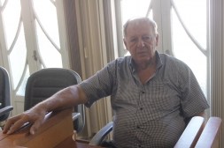 VER. GILBERTO DEGAR (PMDB) ENTRA COM PROJETO DE LEI QUE: “DETERMINA OBRIGAÇÕES RELATIVAS AO ATENDIMENTO DOS USUÁRIOS NAS AGÊNCIAS DOS CORREIOS SITUADAS NO TERRITÓRIO DO MUNICÍPIO DE CANGUÇU/RS E DÁ OUTRAS PROVIDÊNCIAS” - Câmara de Vereadores de Canguçu