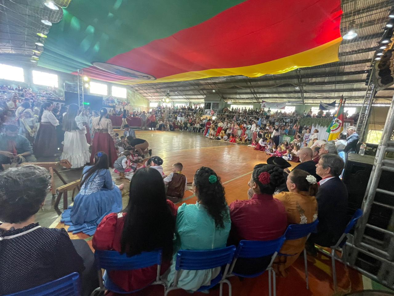 Câmara prestigia a 38ª Ciranda Estudantil Nativista em Canguçu - Câmara de Vereadores de Canguçu