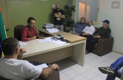 Reunião entre Gestor do Hospital e Vereadores - Câmara de vereadores de Canguçu
